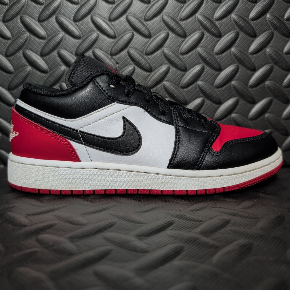 JORDAN 1 LOW GS "BRED TOE" 553560-161 size 4.5y
